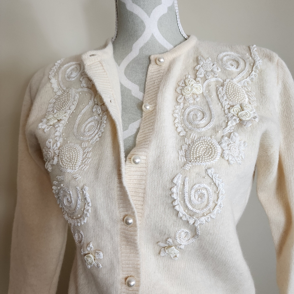 VTG 1950s Lambswool Angora Embroidered Ivory Cream Pearl Knit Cardigan Sweater